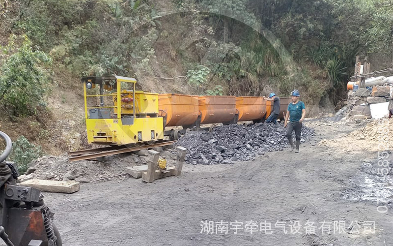 2.5噸防爆蓄電池電機車海外煤礦運行視頻.jpg