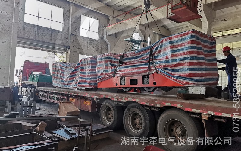 一批雙駕駛室8噸蓄電池電機(jī)車發(fā)貨.jpg