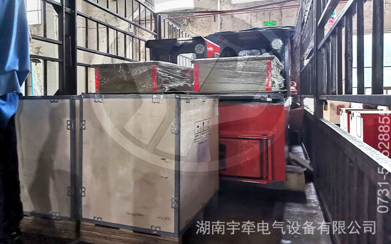 5噸鋰電池電機車發往金礦 4.jpg